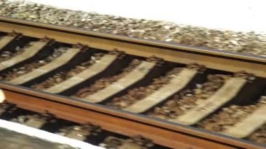 Bir tramvay rayları, çakıl ve uyuyanlar için bir demiryolu hattı inşaatı