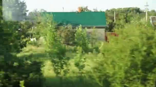 Vue sur le ciel depuis un train roulant par fenêtre — Video