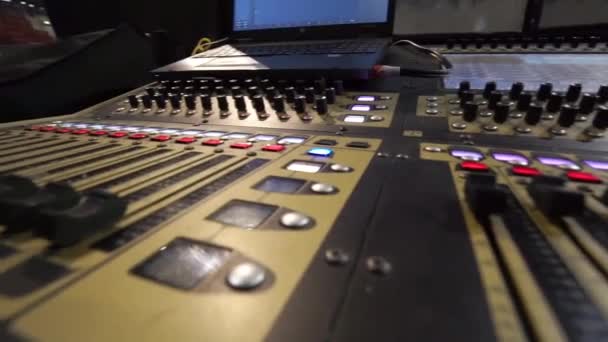 Panel de control del mezclador de música de sonido — Vídeos de Stock
