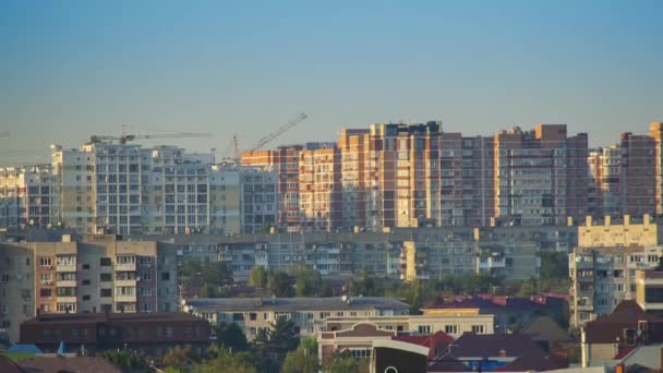 Zonsondergang over de skyline van de stad — Stockvideo