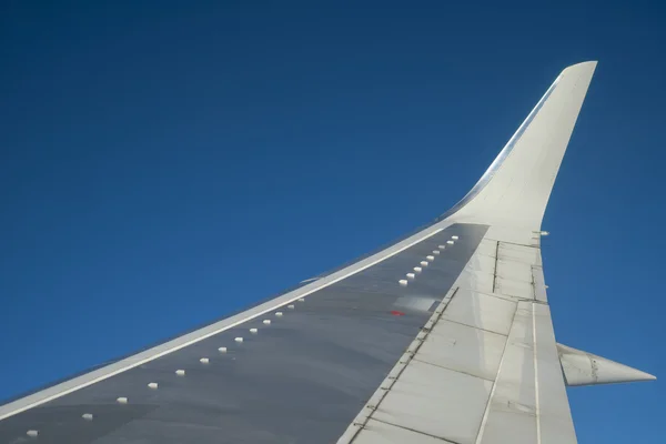 Luchtfoto van blauwe hemel van vliegtuigen windows — Stockfoto