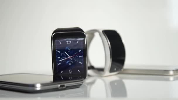 Montre intelligente et smartphone .