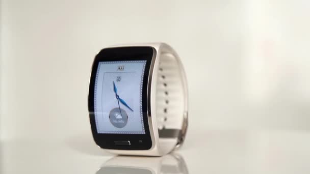 Slimme horloge. Witte design. — Stockvideo