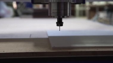 Freze kesme makinesi plastik çizici kesme yapar