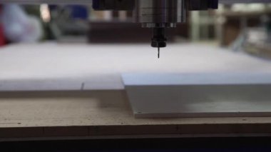 Freze kesme makinesi plastik çizici kesme yapar