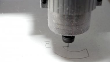 Freze kesme makinesi plotter kesim plastik para birimi Euro ayetlerine yapar.