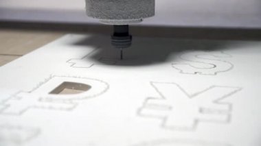 Freze kesme makinesi plotter kesim plastik para birimiyle Frank işaretler yapar