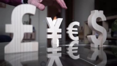 Yen düştü. Mans el Yen atılmış