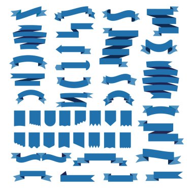 Mavi kurdele, flamalı bayrak seti vektörü. Renkli etiketler, fiyat etiketleri, yer imi, klasik kurdele, retro kayış, bant izole vektör seti sunuluyor.