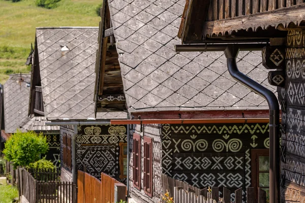 Kis falu a Čičmany, Unesco Világörökség, Szlovákia. — Stock Fotó