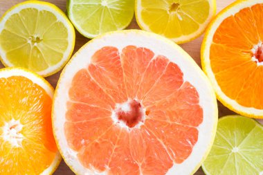 Greyfurt, portakal, limon, limon. 