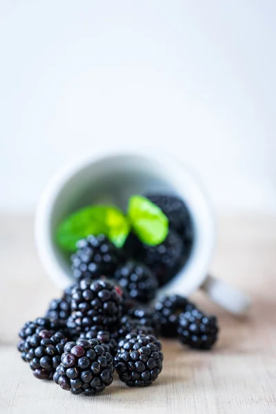 Blackberries in a small cap. — Stock Photo, Image