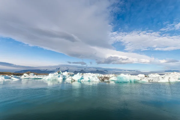 Vacker utsikt över berömda Glaciärlagunen ice lake, Island. — Stockfoto