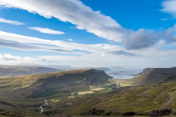 Luftaufnahme der wilden isländischen Landschaft. — Stockfoto