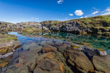 Doğal görünümü Oxara Nehri, Thingvellir, İzlanda.