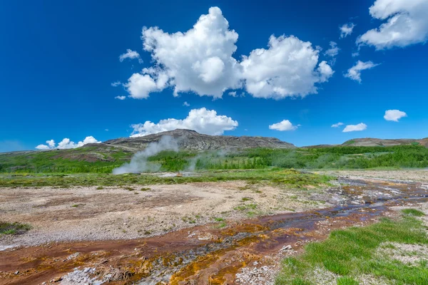 Táj közelében híres Geysir, Izland — Stock Fotó