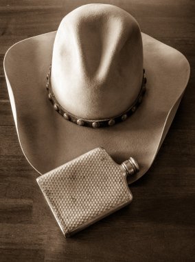 Kovboy şapkası ve gümüş Flask