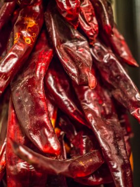 Kurutulmuş kırmızı biber Ristra asılı