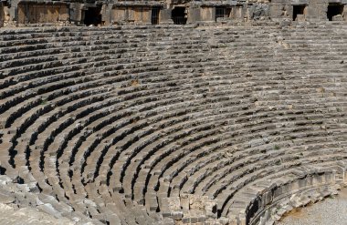 Antik Yunan amfitiyatrosunun kalıntıları. Arena Tribünü