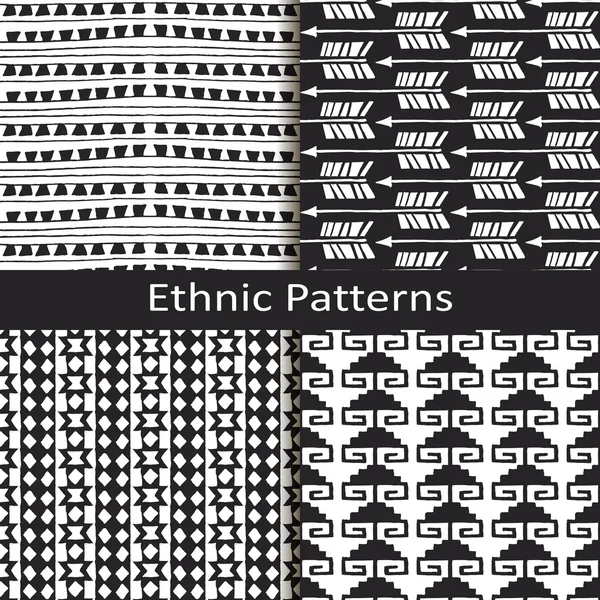 Ensemble de quatre motifs monochromes ethniques linéaires — Image vectorielle