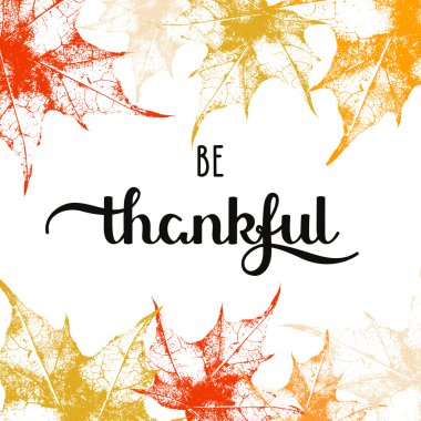 sonbahar akçaağaç yaprakları ve elle çizilmiş kelime ile tatil arka plan şükret