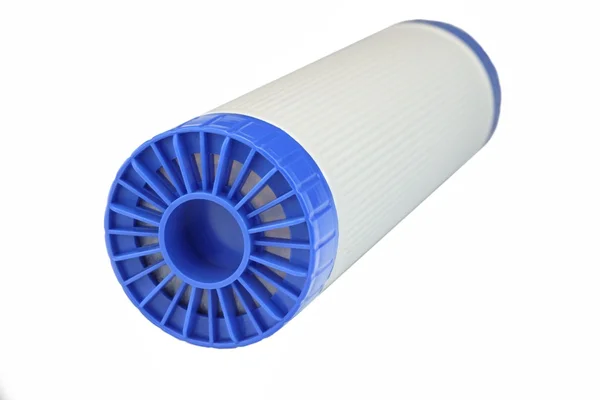 Nieuwe houtskool Water Filter Cartridge geïsoleerd op witte achtergrond — Stockfoto