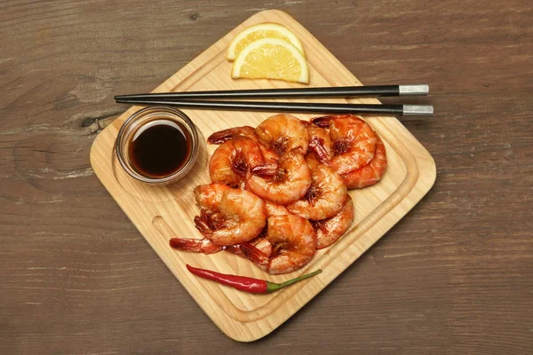 Grilled King Size Shrimps With Sauce Served On Wood Board — Stock Photo, Image