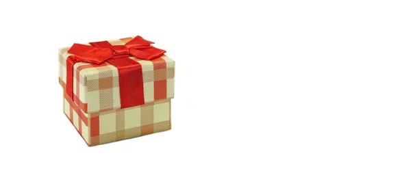 Caja de regalo a cuadros con patrón de puntos aislado en backgro blanco —  Fotos de Stock