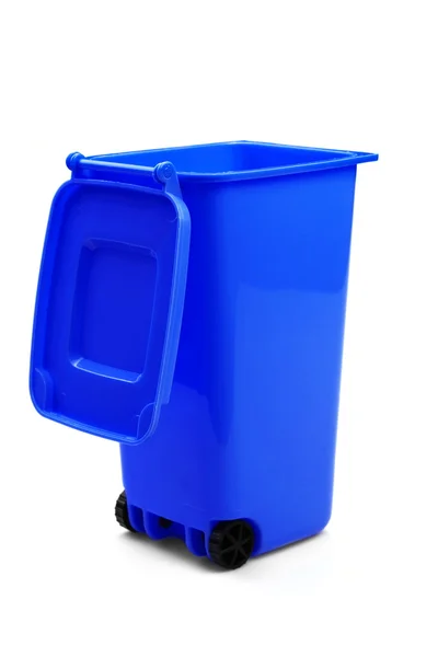 Blauer Plastikmüllbehälter Oder Wheelie Tonne Isoliert Auf Weißem Vertikalen Hintergrund — Stockfoto