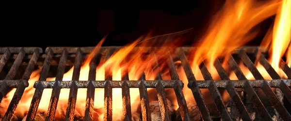 Barbecue Vuoto Fiammeggiante Griglia Carbone Con Fiamme Luminose Fuoco Isolate — Foto Stock
