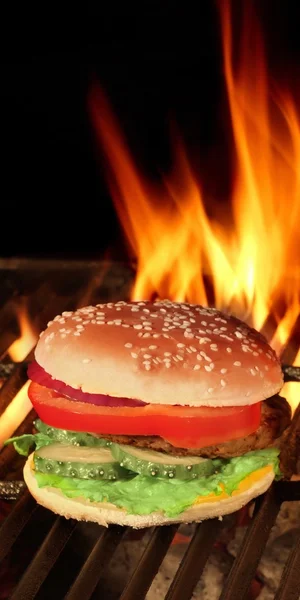 XXL Homemade Cheeseburgers On The BBQ Flaming Grill — 图库照片