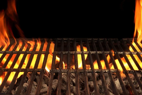 Griglia vuota del fuoco del barbecue e carbone ardente con fiamma luminosa — Foto Stock
