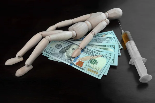 Wooden Adult Human Figurine, Dollar Cash And  Medical Injection — Stock fotografie