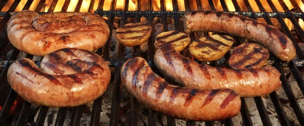 Grilling German Sausages Hot Barbecue Charcoal Grill Bright Flames Black — Stock Photo, Image