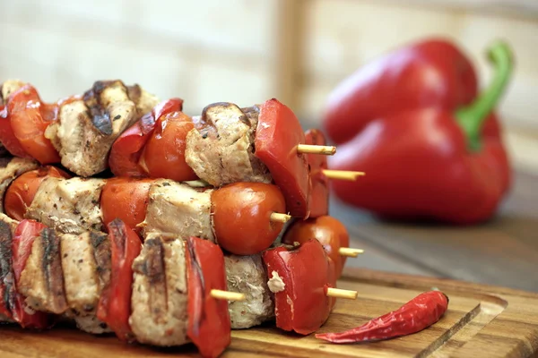 Stacked Skewered BBQ Shish Kebabs On The Wood Cutting Board — Stock Photo, Image