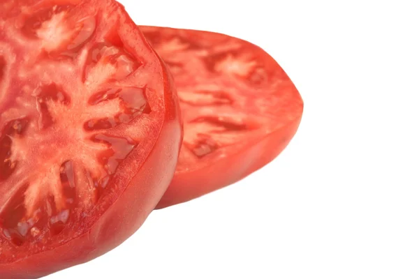 Två skivade tomat närbild isolerade på vit bakgrund — Stockfoto