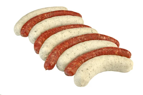 Mélange non cuit de saucisses rouges et blanches isolées sur blanc — Photo