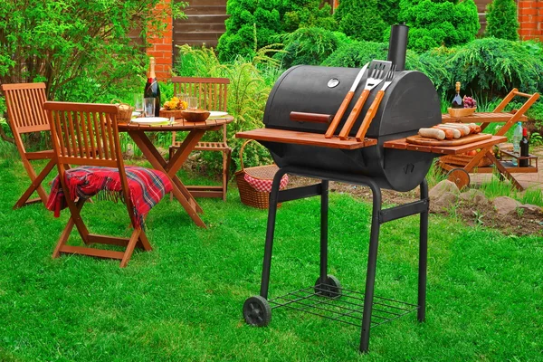 Summer Weekend BBQ Party Or Picnic Scene On The Lawn — Stock Photo, Image