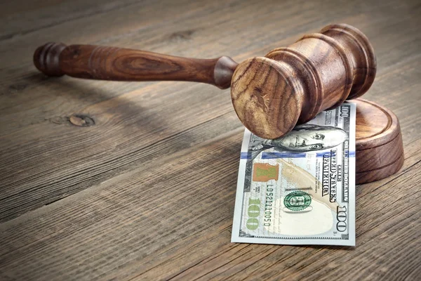 Judges Auctioneers Gavel Hammer Big Money Stack Wooden Bench Wooden — Stock Photo, Image