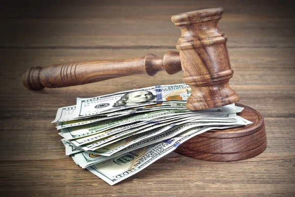 Judges Auctioneers Gavel Hammer Big Money Stack Wooden Bench Wooden — Stock Photo, Image