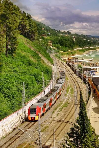 Russian Railway. Train Runs Along Black Sea Beach. Sochi Region — Stock Photo, Image