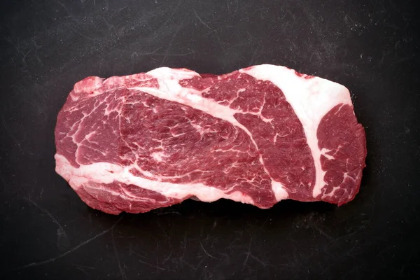 Råbiff Sirloin Raw Nötkött Biff Overhead View Single Raw Striploin — Stockfoto