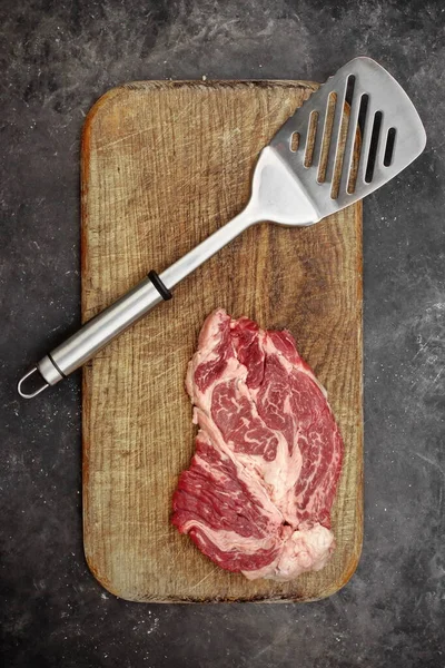 Raw Marbleed Beef Steaks Grill Tools Wooden Cutting Board Dalam — Stok Foto