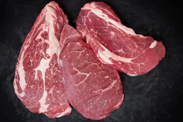 Obehandlade Biffar Sirloin Nötkött Biffar Overhead View Många Råa Striploin — Stockfoto