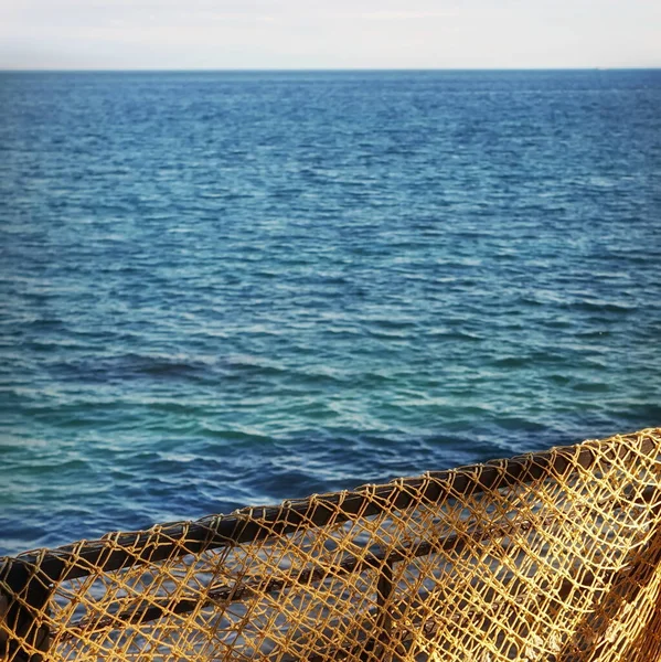 Terraço Com Pendurado Old Fish Net Trilhos Com Vista Mar — Fotografia de Stock
