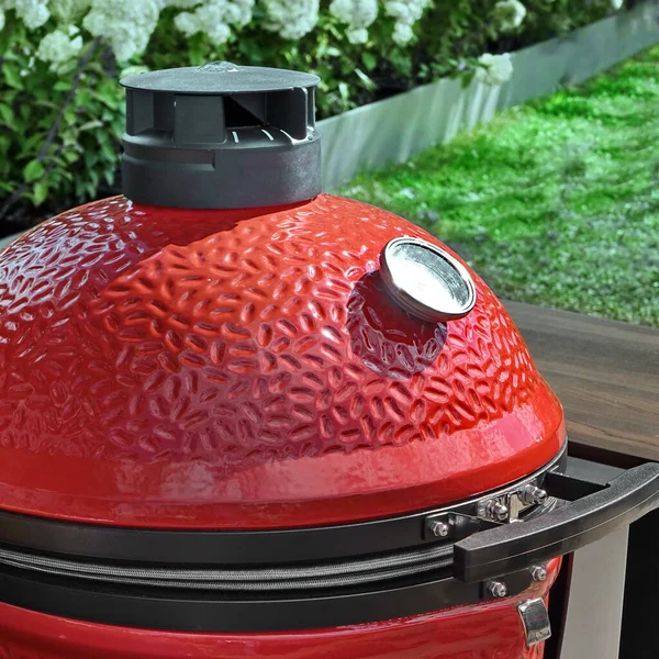 Große Keramik Red Egg Bbq Grill Vorhanden Kamado Barbecue Holzkohlegrill — Stockfoto