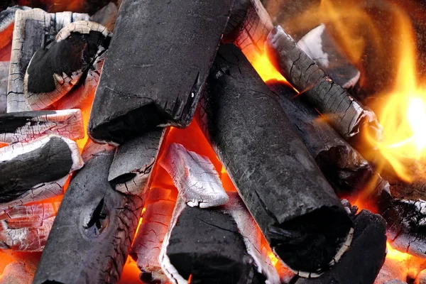 Grillgrop Med Glödande Och Flammande Varmt Kol Glödande Varmt Kol — Stockfoto