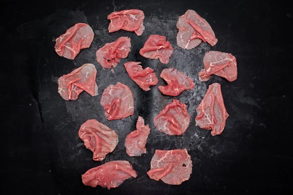 Carpaccio Von Oben Auf Schwarzem Schabby Hintergrund Marmoriertes Rindfleisch Carpaccio — Stockfoto