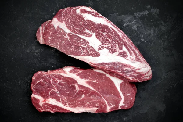 Obehandlade Biffar Sirloin Nötkött Biffar Overhead View Många Råa Striploin — Stockfoto