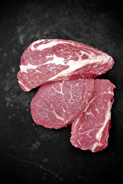 Bifes Crus Bifes Sirloin Beef Overhead View Muitos Raw Striploin — Fotografia de Stock